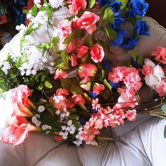 Artificial Flowers - Picture 1 of 1